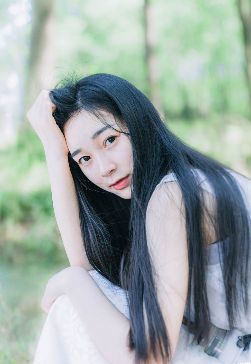 友谊和花香一样，还是淡一点的比较好，越淡的香气越使人依恋，也越能持久。